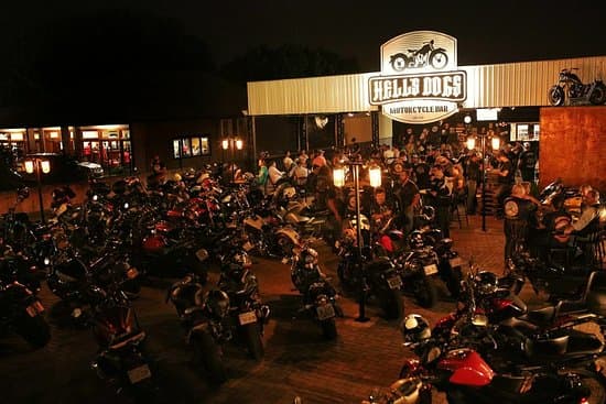 Monumento 32 - Hell's Dogs Motorcycle Bar